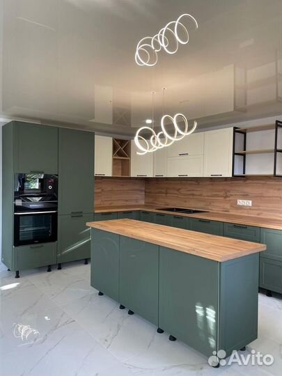 Кухонные комплекты: советы по выбору материалов