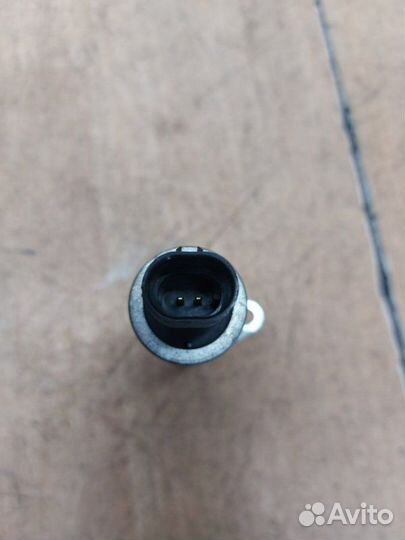 Клапан фазорегулятора Opel Astra H Z18XER 2008