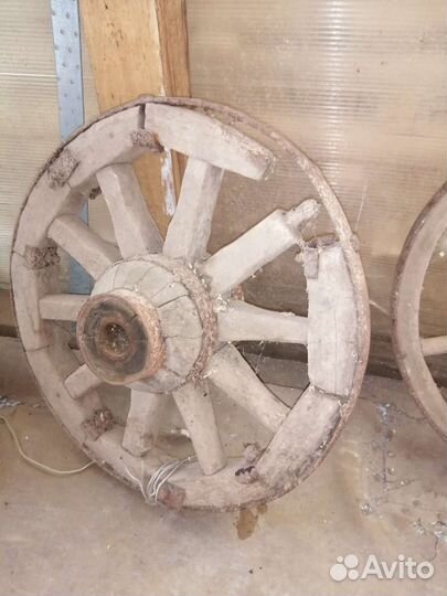Колесо деревянное от телеги