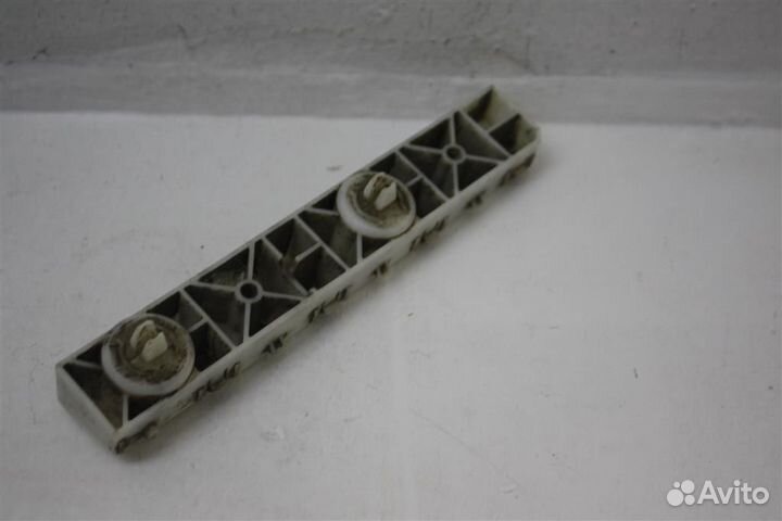 Крепеж переднего бампера левый Nissan Teana J32