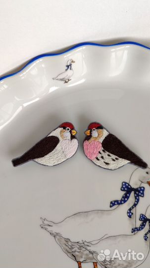 Брошь птичка