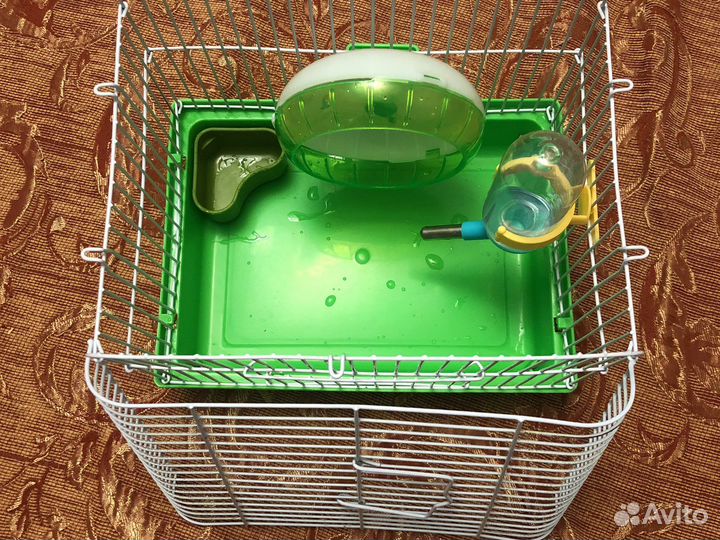 Клеточка доя грызунов не большая