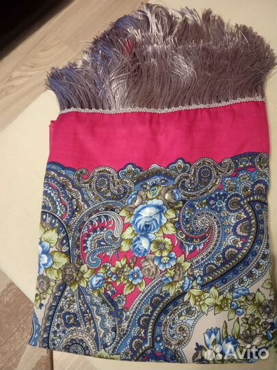 Платок в павловопосадском стиле новый