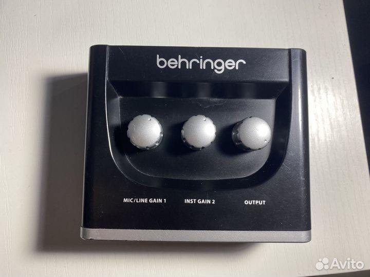 Звуковая карта Behringer u-phoria UM2