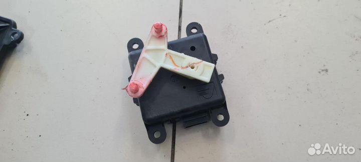Моторчик заслонки печки Nissan Almera N16 рест