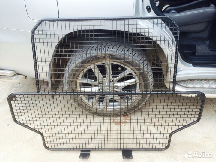 Решётка клетка для животных на LC 200 Lexus 570