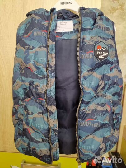 Жилет утеплённый на мальчика новый 128