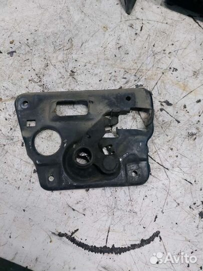 Замок капота Chevrolet Lumina Pontiac Trans Sport