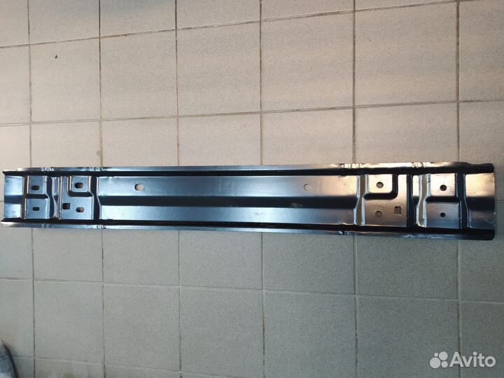 Усилитель заднего бампера Toyota Corolla