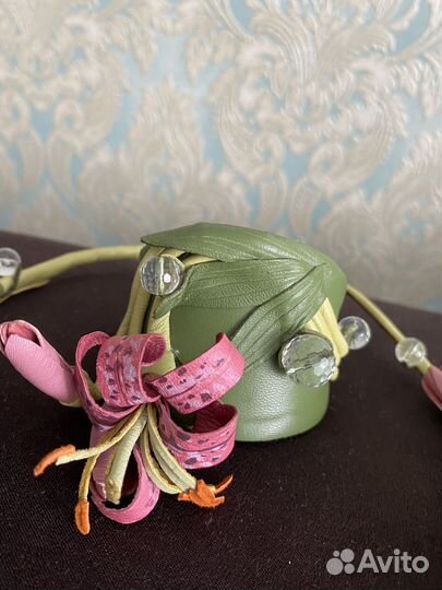 Колье и браслет из нат. кожи с розовыми цветами