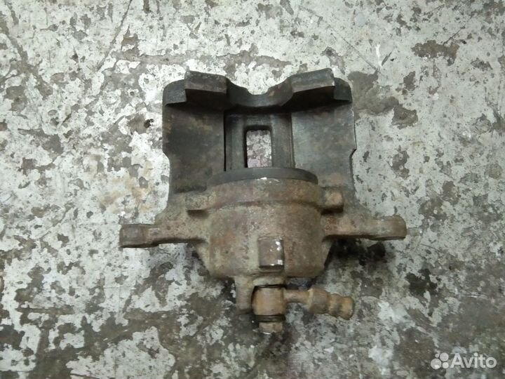 Суппорт тормозной передний Ниссан Альмера N16