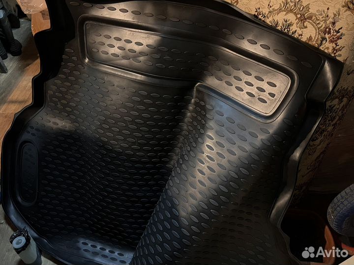 Коврик резиновый на camry