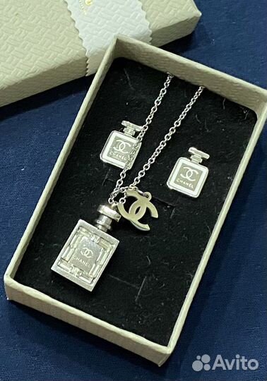 Набор украшений : серьги и подвеска