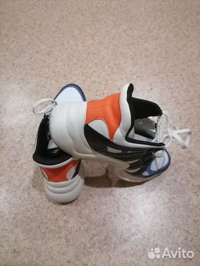 Кроссовки женские 37 размер