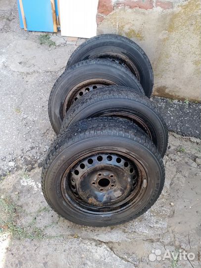 Dunlop SP Winter Ice 01 205/60 R16 108F