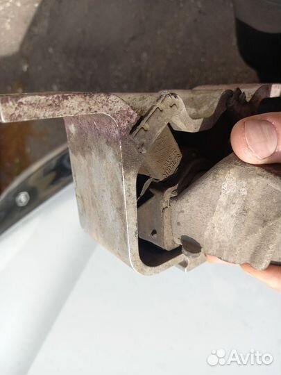 Правая подушка двигателя vesta