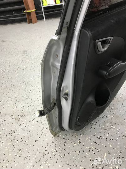 Дверь боковая задняя правая Honda fit 2
