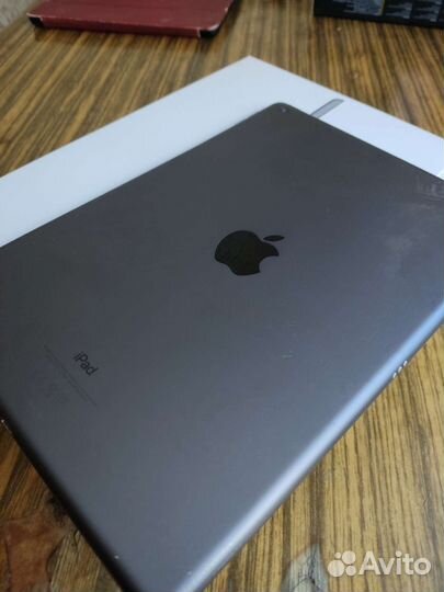 iPad 7 поколения 32gb (не рабочий)