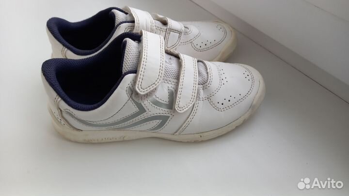 Кроссовки белые