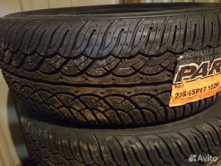 Yokohama Parada Spec-X PA02J 225/65 R17 102H