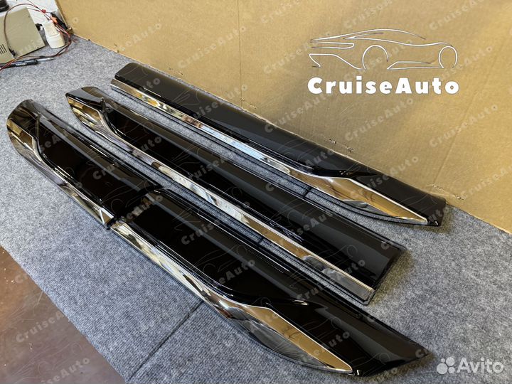 Молдинги Land Cruiser 300 черные накладки на двери