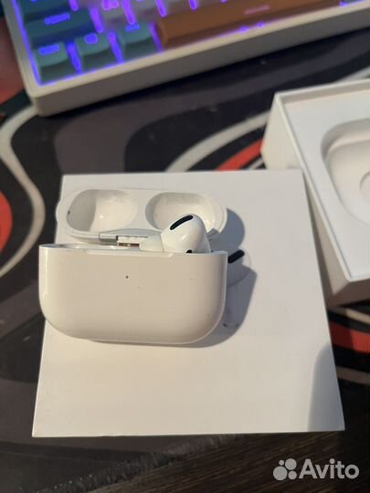 Airpods pro кейсы и наушники