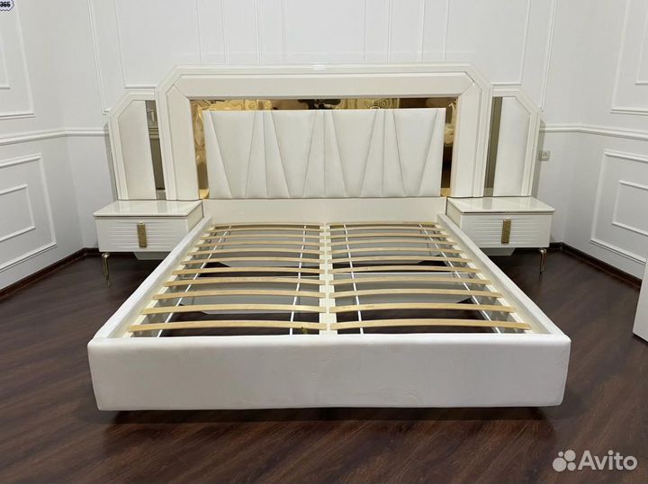 Кровать в спальню. Спальня