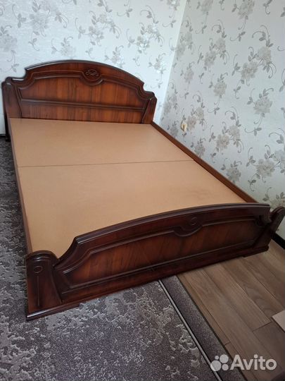 Кровать с матрасом