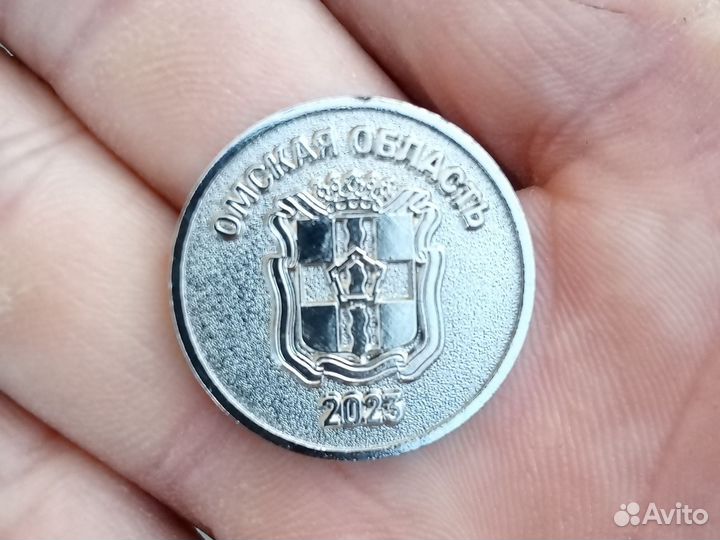 Монета решают люди