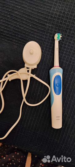 Зубная электрическая щетка oral b