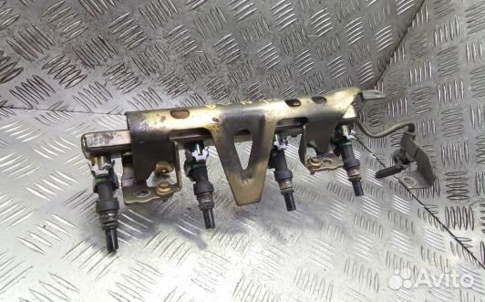 Топливная рампа бензиновая nissan note E11 (6DN11T