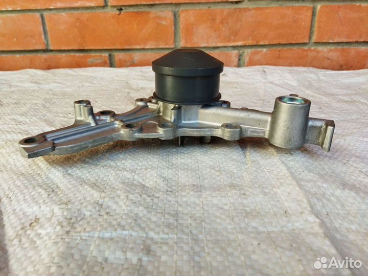 Помпа водяная Mitsubishi Outlander XL