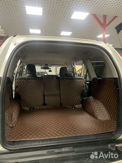 3d коврики в багажник Toyota Regius