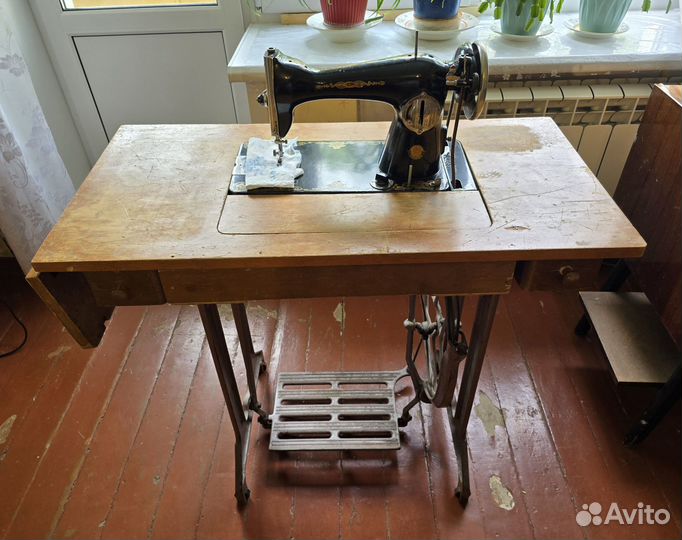 Швейная машинка подольская ножная