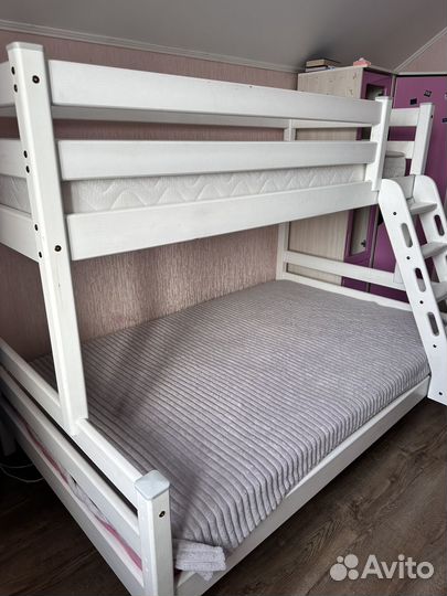 Двухъярусная кровать