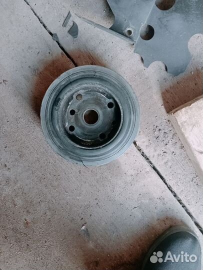 Шестерня шкив коленвала volvo s40 1,7