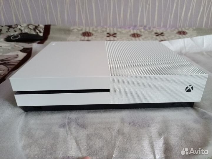 Xbox One S 1tb с играми