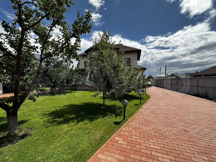 Коттедж 230 м² на участке 13 сот.