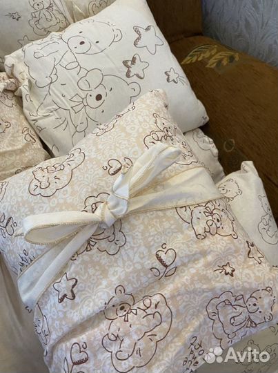 Бортик на кроватку