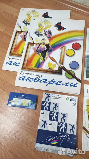 Разная новая бумага и канцтовары