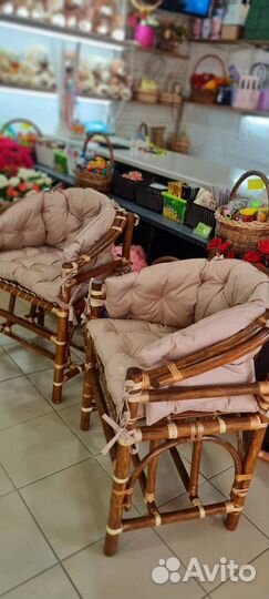 Плетёные стулья