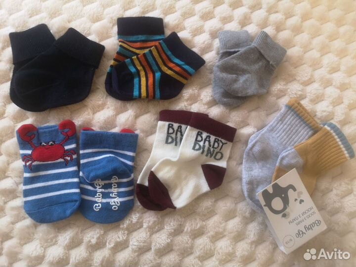 Новые вещи для новорожденного, носочки, чепчик