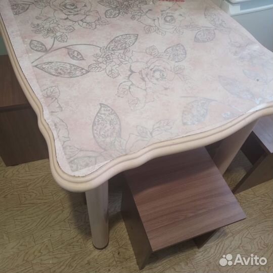 Кухонный стол