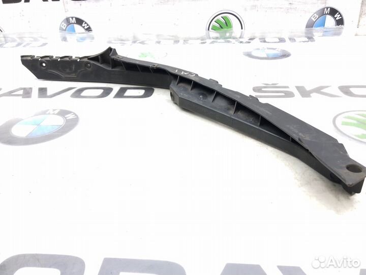 Направляющая бампера передняя левая Skoda Octavia