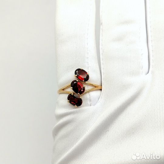 Золотое кольцо с камнем 17р