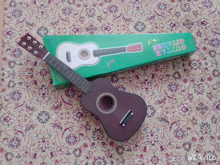 Гитара маленькая