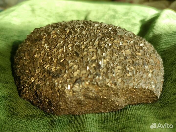 Камень пирит