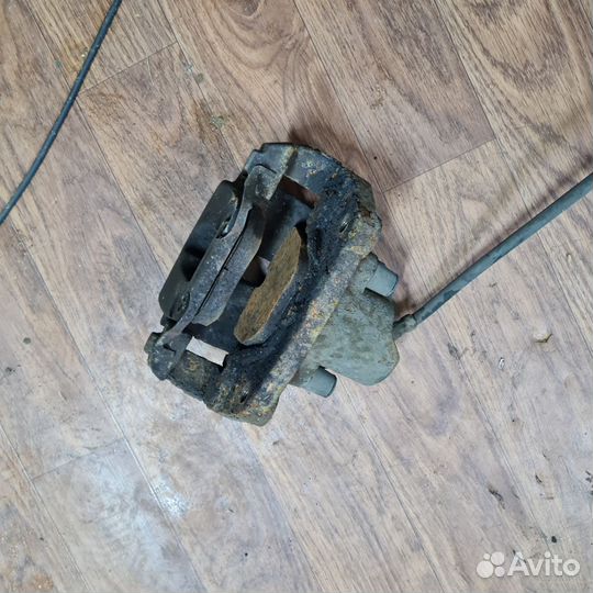 Суппорт передний правый BMW X5 E53