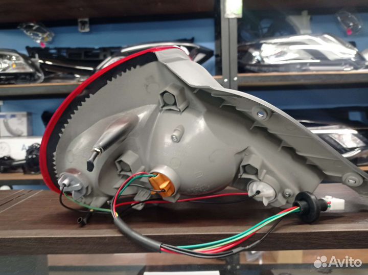 Фонарь задний правый Kia Spectra