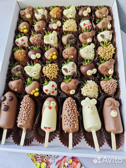 Клубника в шоколаде, банан в шоколаде, букеты